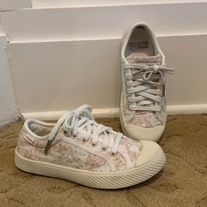 Palladium Pallaphoenix (big) girls sneakers.